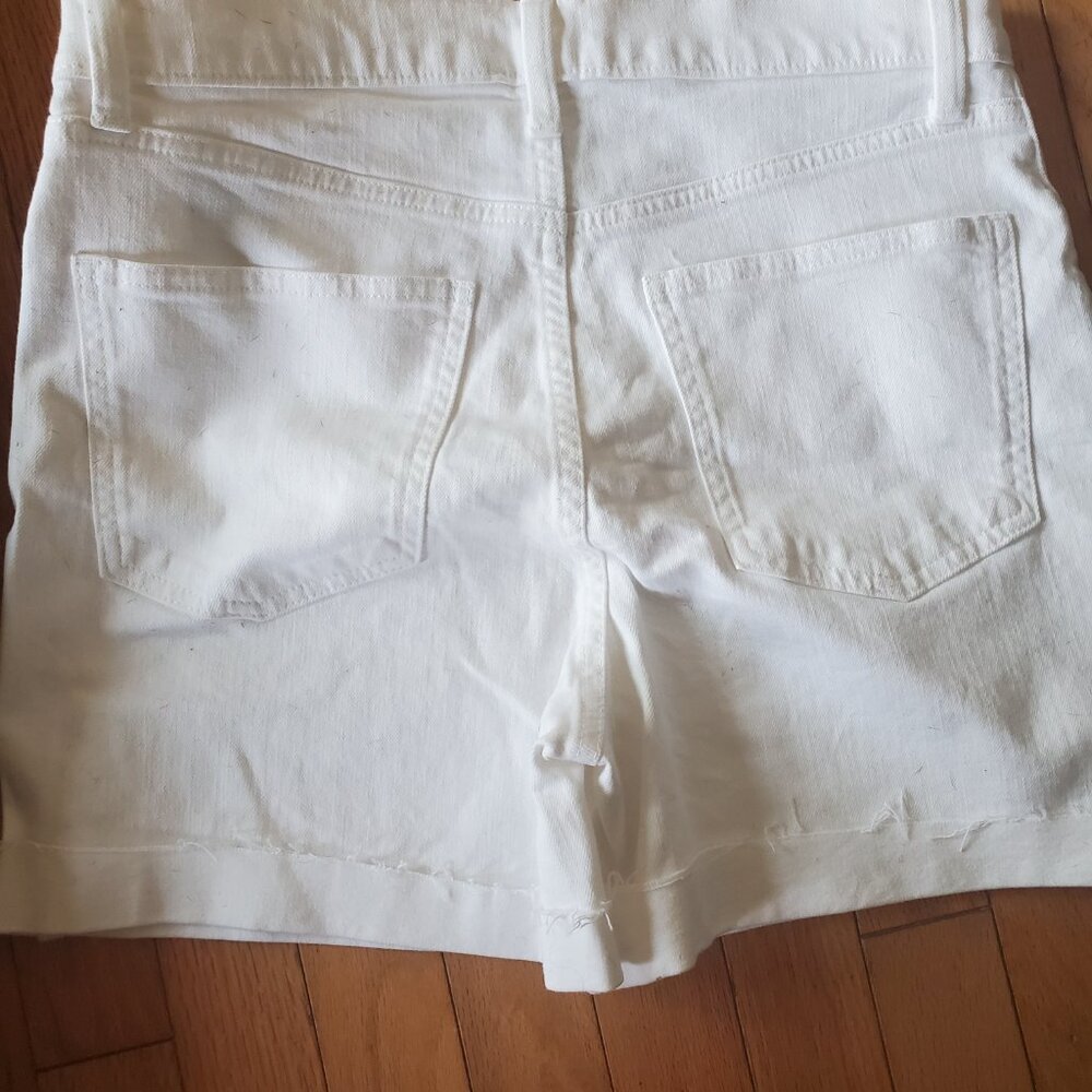 Gap High Rise Short - Picture 2 of 4